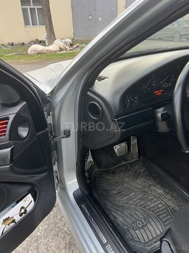 BMW 523 1997, 450,000 km - 2.5 l - Qazax
