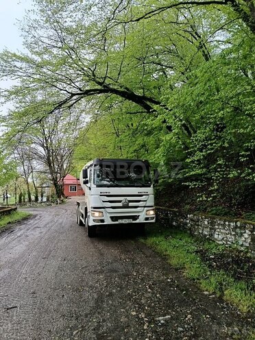 HOWO Sinotruk 2015, 895,000 km - 9.5 l - Quba