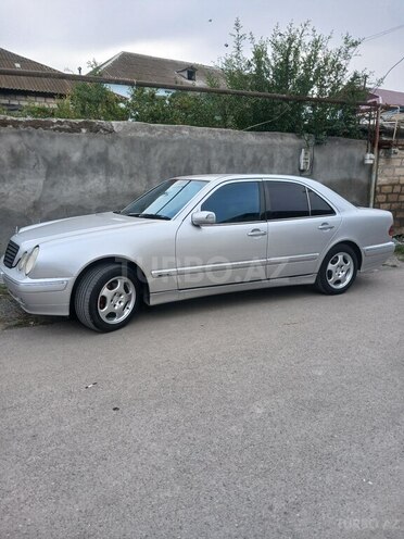 Mercedes E 220 1999, 618,800 km - 2.2 л - Yevlax