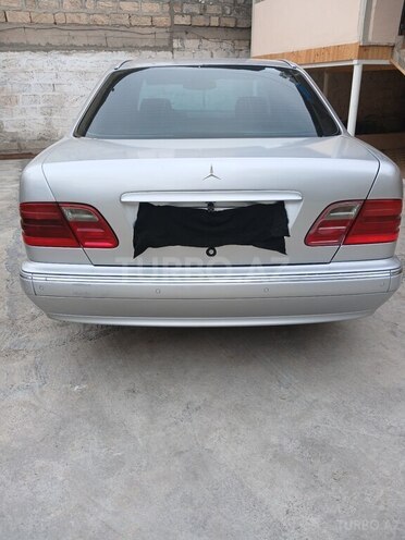 Mercedes E 220 1999, 618,800 km - 2.2 л - Yevlax
