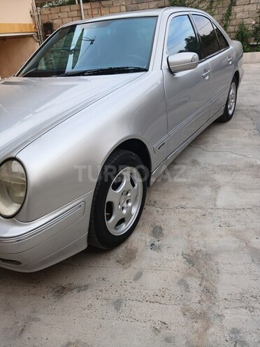 Mercedes E 220 1999, 618,800 km - 2.2 л - Yevlax