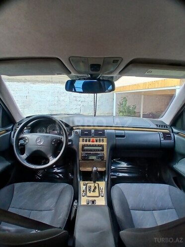 Mercedes E 220 1999, 618,800 km - 2.2 л - Yevlax