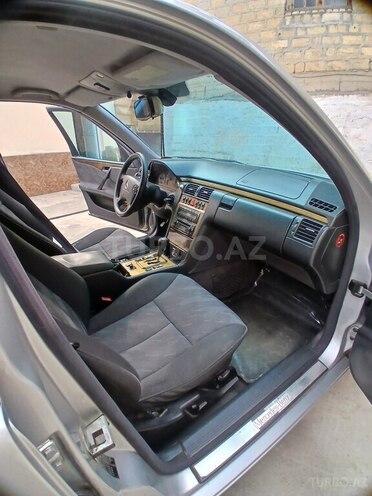 Mercedes E 220 1999, 618,800 km - 2.2 л - Yevlax