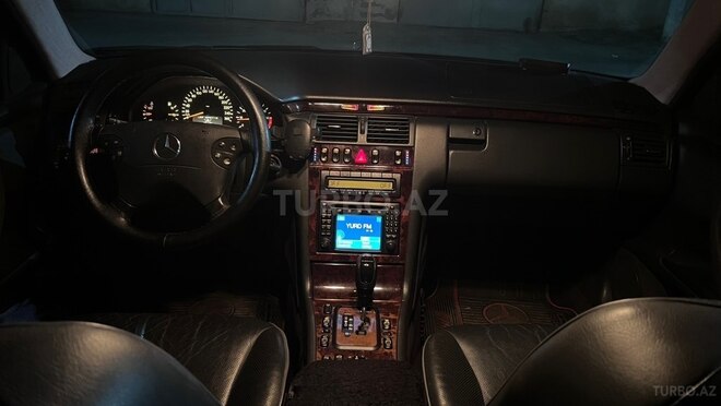 Mercedes E 240 2001, 393,845 km - 2.6 l - Bakı