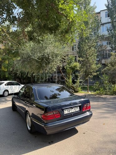 Mercedes E 240 2000, 250,000 km - 2.4 л - Bakı