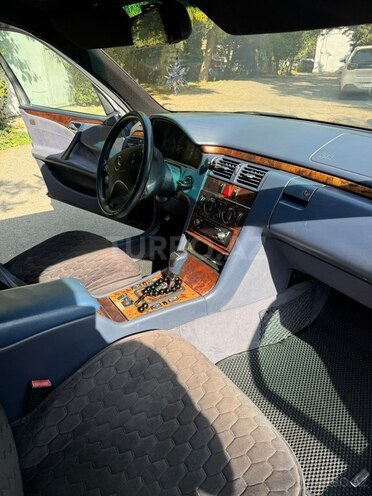 Mercedes E 240 2000, 250,000 km - 2.4 л - Bakı