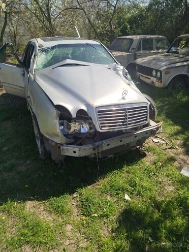Mercedes E 200 1997, 450,000 km - 2.0 l - Biləsuvar