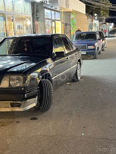 Mercedes E 220 1995, 657,350 km - 2.2 л - Sumqayıt