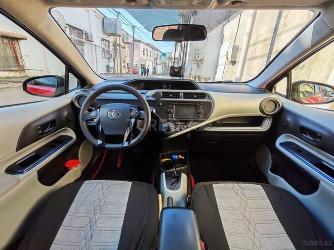 Toyota Prius C 2012, 285,000 km - 1.5 l - Bakı