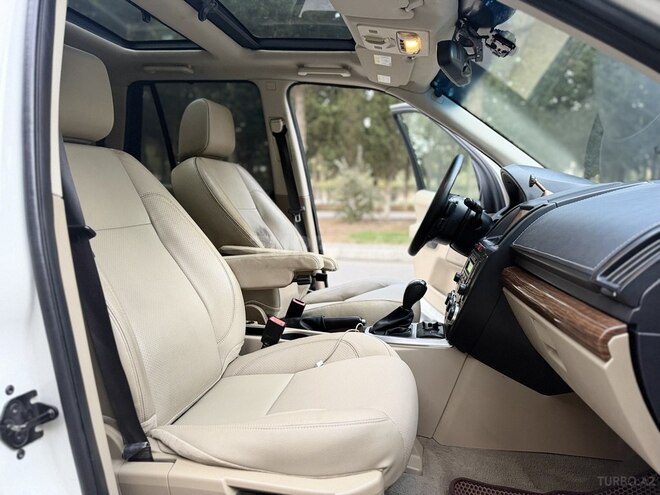 Land Rover Freelander 2009, 211,444 km - 3.2 l - Sumqayıt