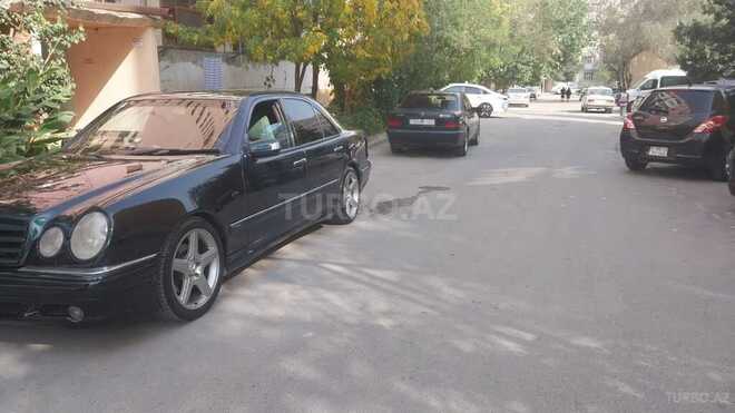 Mercedes E 320 1998, 271,000 km - 3.2 l - Sumqayıt