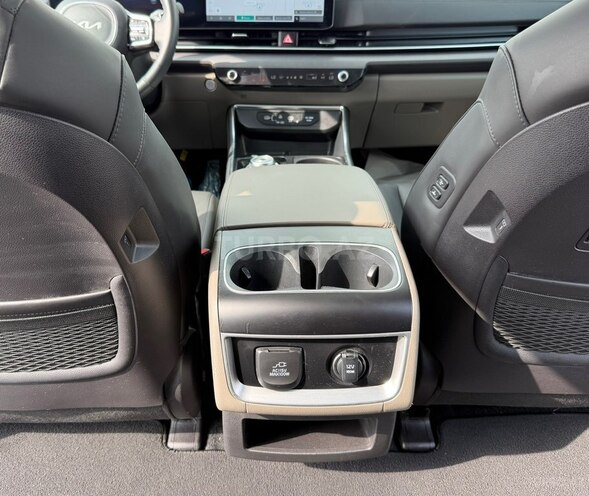 Kia Carnival 2025, 3,900 km - 1.6 l - Bakı