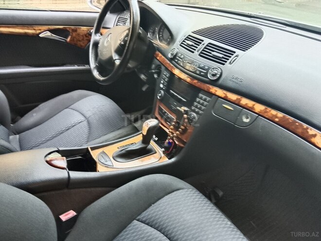 Mercedes E 240 2002, 299,000 km - 2.6 l - Bakı
