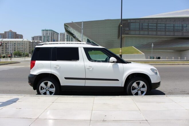 Skoda Yeti 2012, 330,000 km - 1.2 l - Bakı