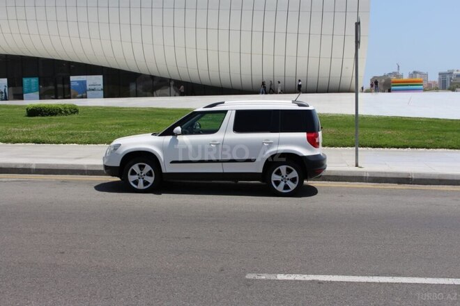 Skoda Yeti 2012, 330,000 km - 1.2 l - Bakı