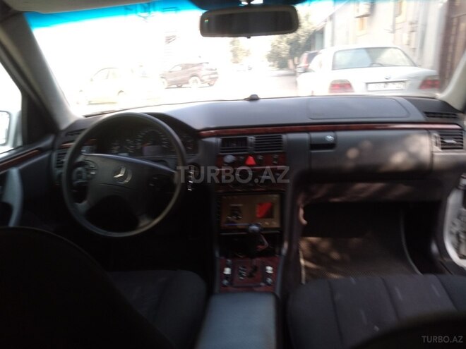Mercedes E 220 2000, 425,000 km - 2.2 l - Bakı