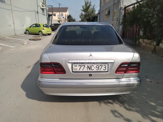 Mercedes E 220 2000, 425,000 km - 2.2 l - Bakı