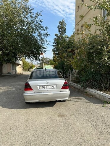 Mercedes C 220 2000, 700,000 km - 2.2 l - Yevlax