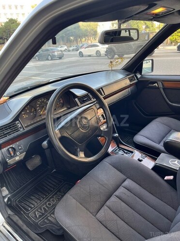 Mercedes E 220 1993, 380,000 km - 2.2 l - Bakı