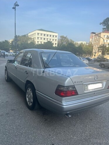 Mercedes E 220 1993, 380,000 km - 2.2 l - Bakı