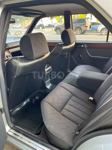 Mercedes E 220 1993, 380,000 km - 2.2 l - Bakı