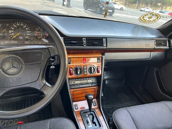 Mercedes E 220 1993, 380,000 km - 2.2 l - Bakı