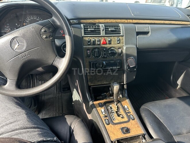 Mercedes E 240 1998, 369,789 km - 2.4 л - Zərdab