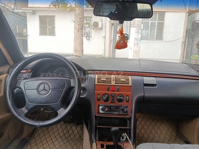 Mercedes E 230 1996, 400,017 km - 2.3 l - Bərdə