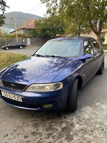 Opel Vectra 1996, 357,772 km - 1.6 l - Qax
