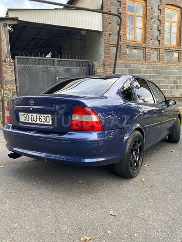 Opel Vectra 1996, 357,772 km - 1.6 l - Qax