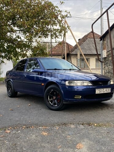 Opel Vectra 1996, 357,772 km - 1.6 l - Qax