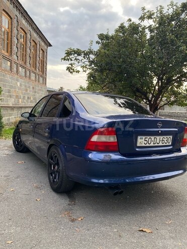 Opel Vectra 1996, 357,772 km - 1.6 l - Qax