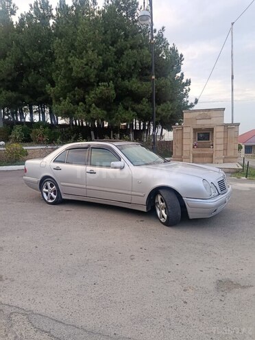 Mercedes E 230 1996, 100,000 km - 2.3 l - Qazax