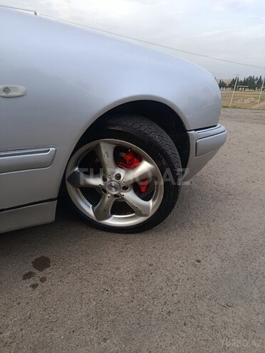 Mercedes E 230 1996, 100,000 km - 2.3 l - Qazax
