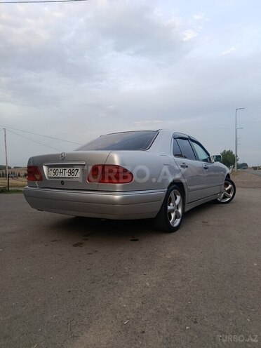 Mercedes E 230 1996, 100,000 km - 2.3 l - Qazax