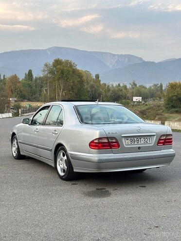 Mercedes E 240 2000, 288,000 km - 2.4 л - İsmayıllı
