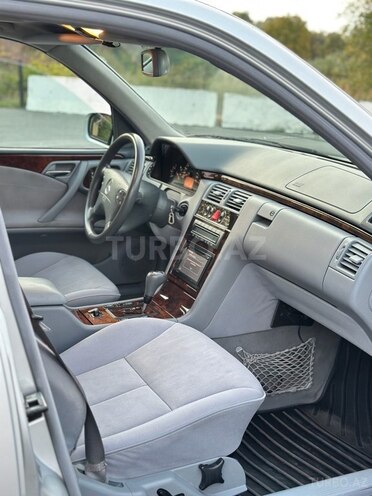 Mercedes E 240 2000, 288,000 km - 2.4 л - İsmayıllı