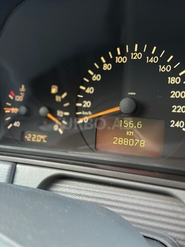 Mercedes E 240 2000, 288,000 km - 2.4 л - İsmayıllı