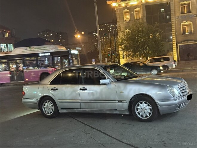 Mercedes E 240 1999, 333,915 km - 2.4 л - Bakı