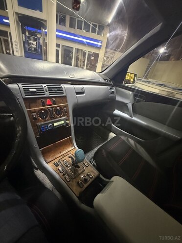 Mercedes E 240 1999, 333,915 km - 2.4 л - Bakı
