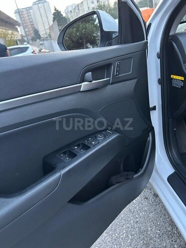 Hyundai Elantra 2019, 194,100 km - 1.6 л - Bakı