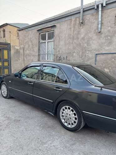 Mercedes E 220 1995, 308,421 km - 2.2 л - Bakı