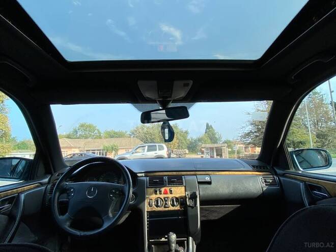 Mercedes E 240 1999, 434,935 km - 2.6 л - Lənkəran