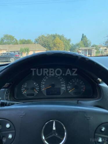 Mercedes E 240 1999, 434,935 km - 2.6 л - Lənkəran