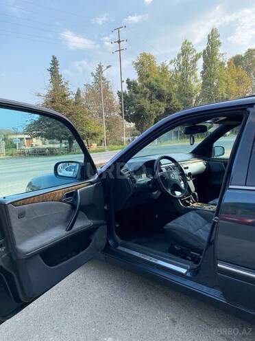 Mercedes E 240 1999, 434,935 km - 2.6 л - Lənkəran