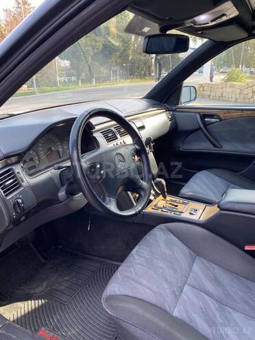 Mercedes E 240 1999, 434,935 km - 2.6 л - Lənkəran