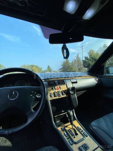 Mercedes E 240 1999, 434,935 km - 2.6 л - Lənkəran