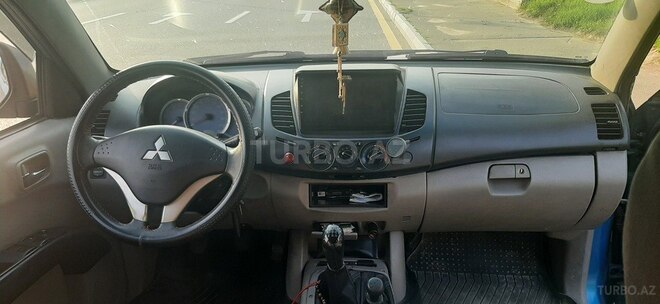 Mitsubishi L200 2009, 550,000 km - 2.5 l - Bakı