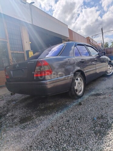 Mercedes C 180 1994, 429,650 km - 1.8 l - Quba