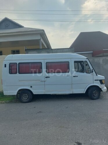 Mercedes 208 D 1993, 170,000 km - 2.9 l - Ağcabədi